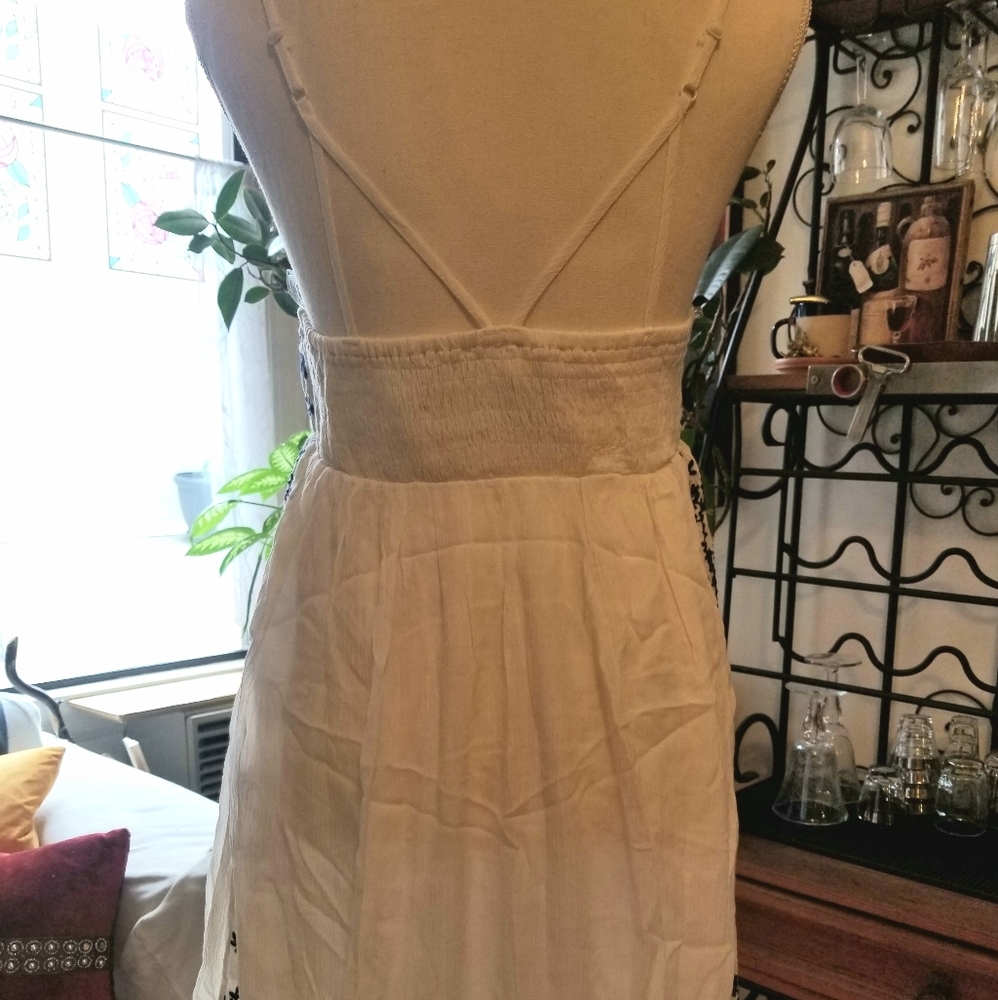 🥀SALE!(1 LEFT! M)cutest white dress w/blue floral - Picture 8 of 10